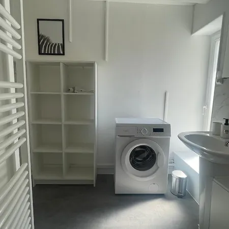 Spacieux Et Calme - Parking Facile Apartment